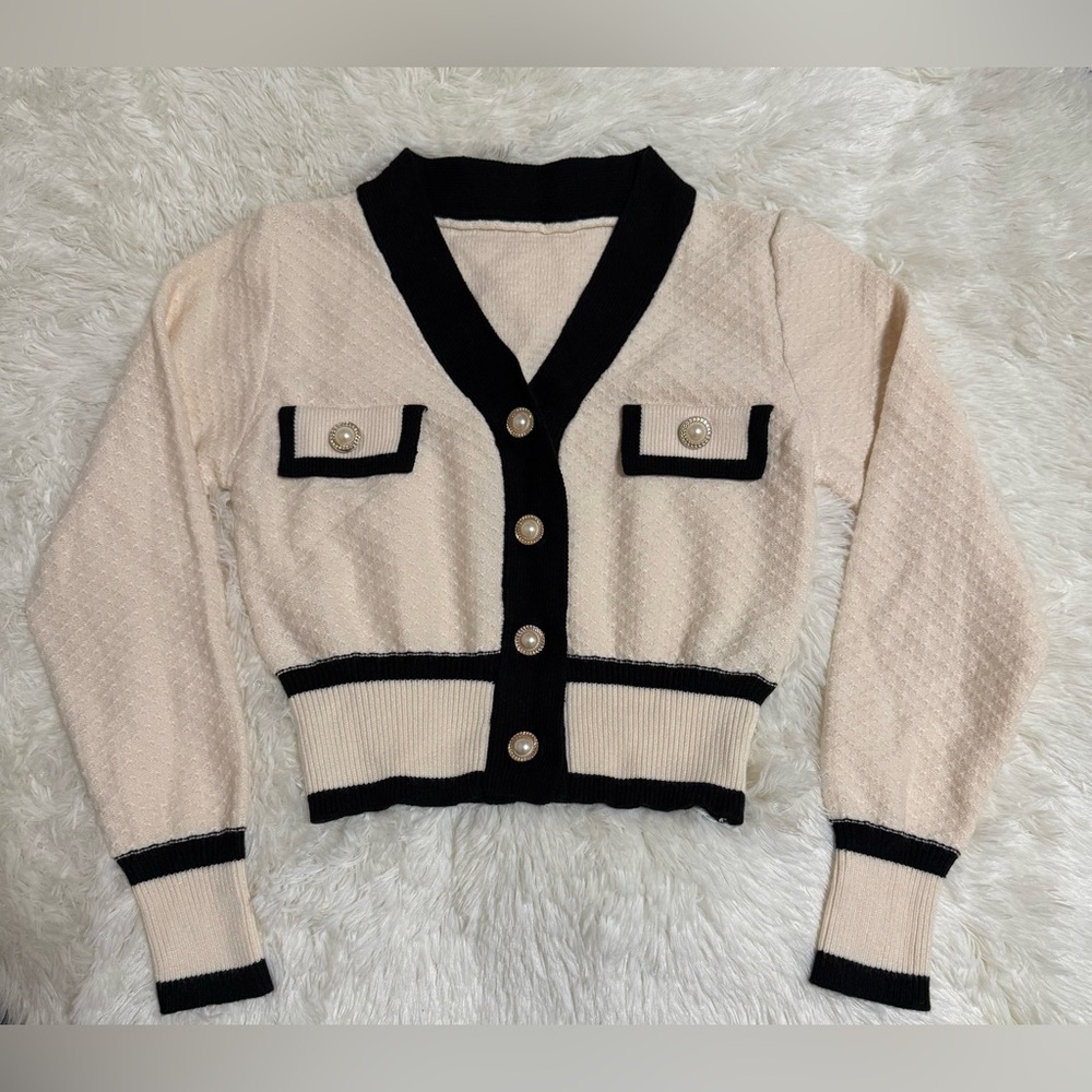 Elegant Black and Cream Women's Cardigan - Picture 4 of 9